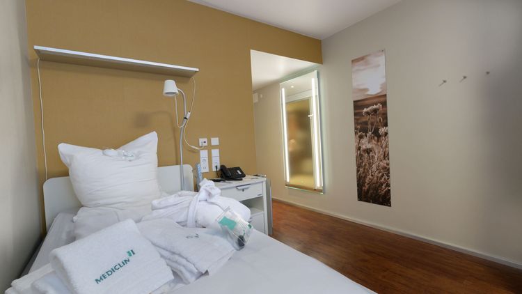 Bett im Privita-Wahlleistungszimmer