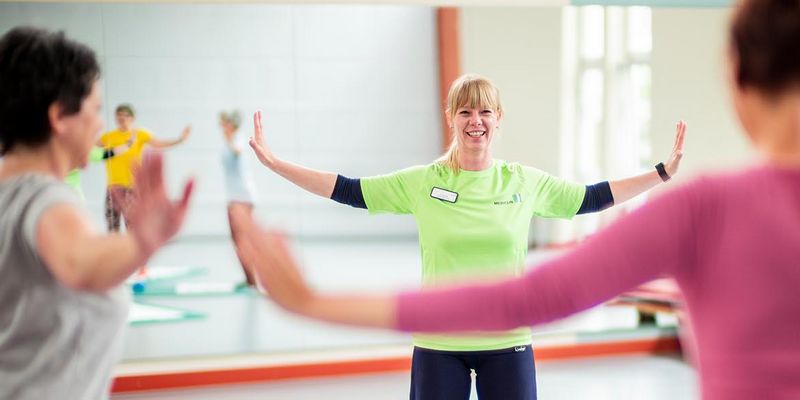 Patienten trainieren in der Gruppe ihren Gleichgewichtssinn
