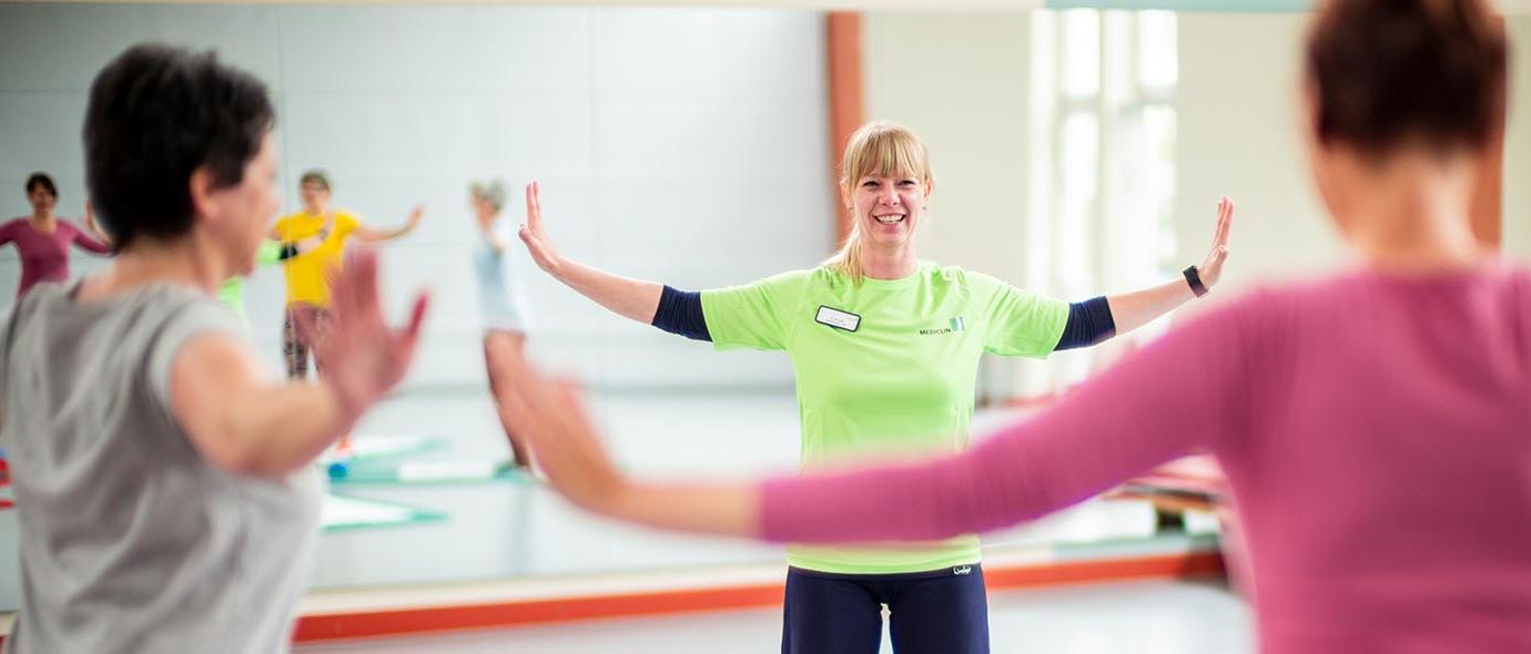 Patienten trainieren in der Gruppe ihren Gleichgewichtssinn